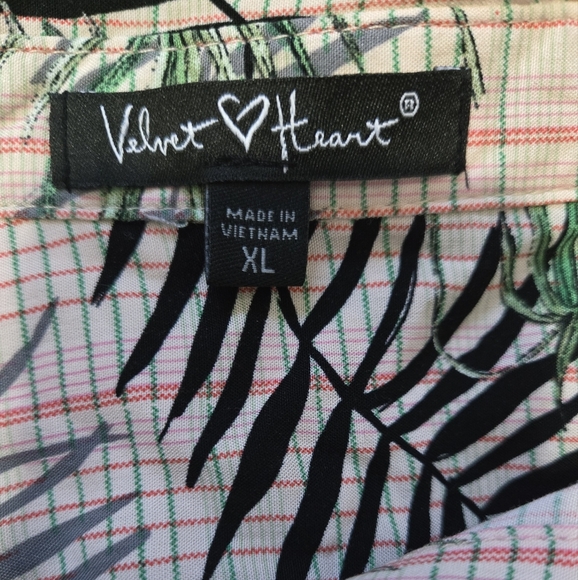 Velvet Heart Palm Tree Tropical Print Button-Up Blouse. Size XL - Picture 13 of 14